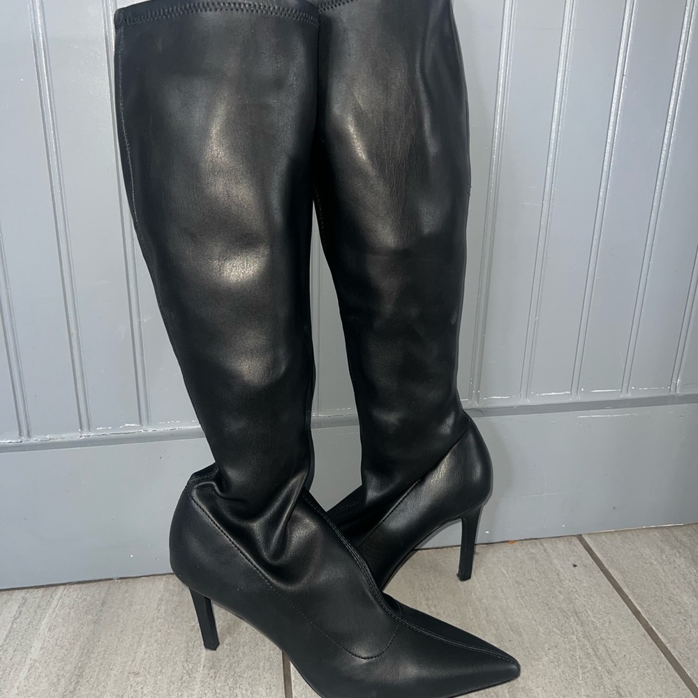 Black Leather Knee-High Women's Boots size 9